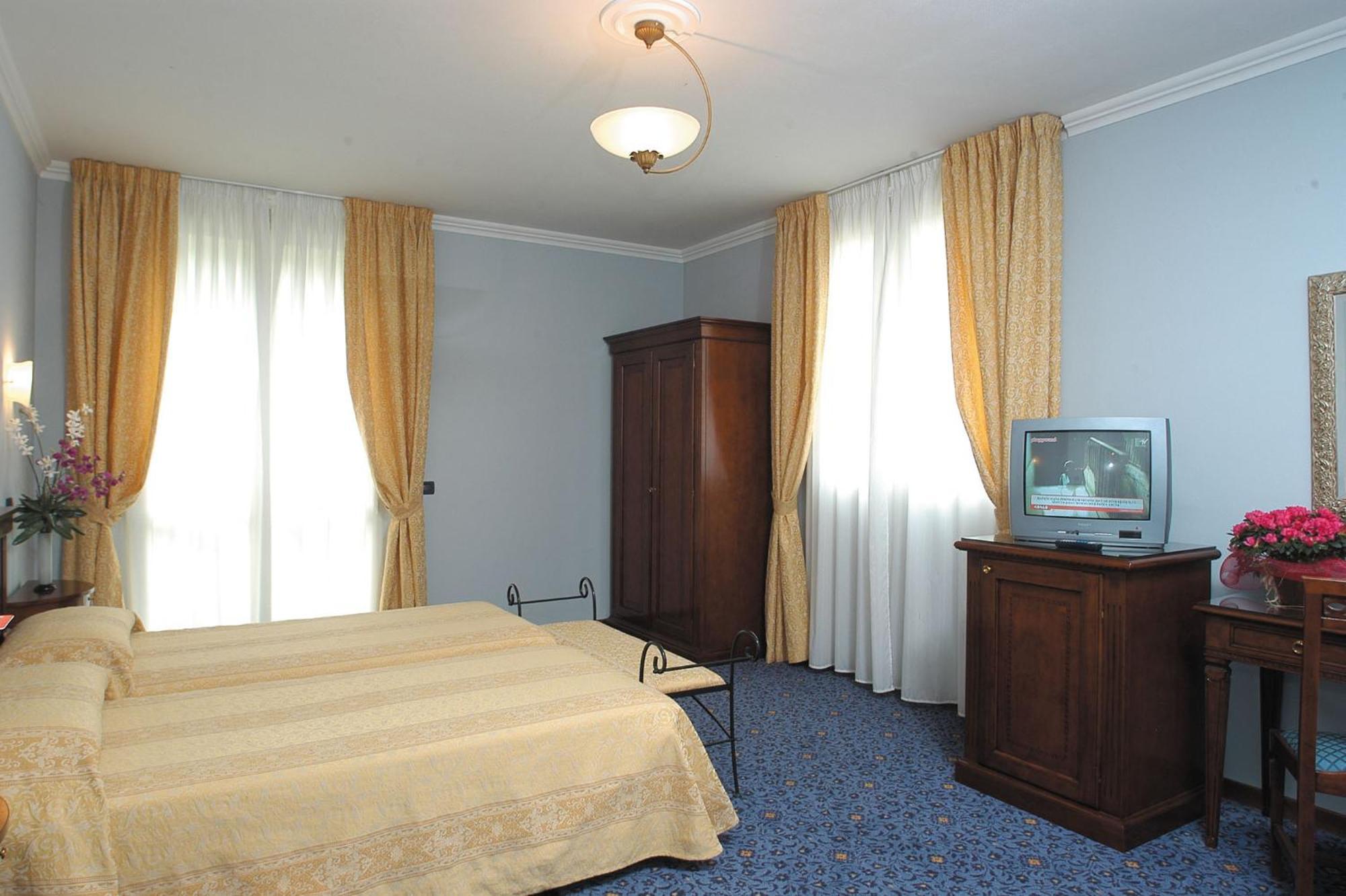 מודנה Hotel Castello מראה חיצוני תמונה